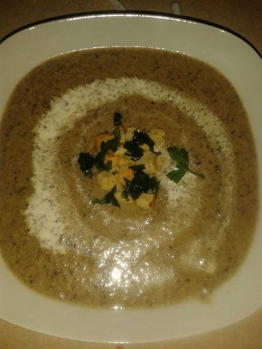 Zupa-Krem z pieczarek z zioowymi grzankami