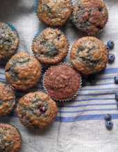 Błękitne ciacha, czyli borówkowe muffiny z cynamonową skorupką