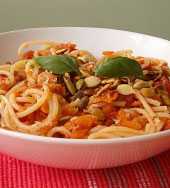 Dietetyczne spaghetti pomidorowo – marchewkowe