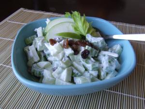 Slodka i zdrowa salatka z selera naciowego