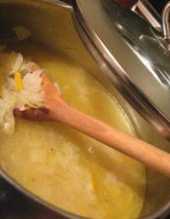 Zarzucajka – zupa z kiszonej kapusty