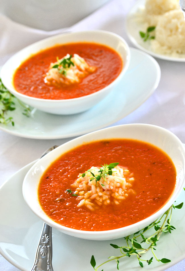 Kremowa zupa z pieczonej papryki i pomidorów z ryżem