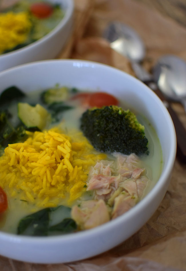 Zupa z zielonych warzyw z kurczakiem i żółtym ryżem
 - etap 1