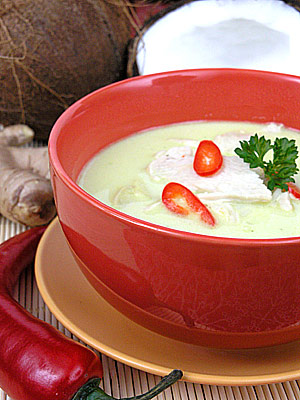 Zupa z kurczakiem o smaku wybitnie kokosowym